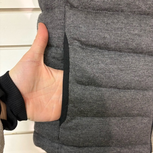 Gap Womens XS Grey Quilted Hood Vest Wool Shell Down Fill Super Warm Cozy Winter - Picture 2 of 8